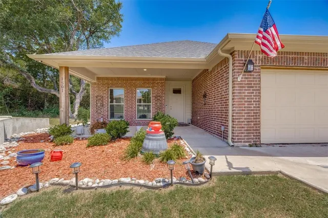 a front view of house with yard