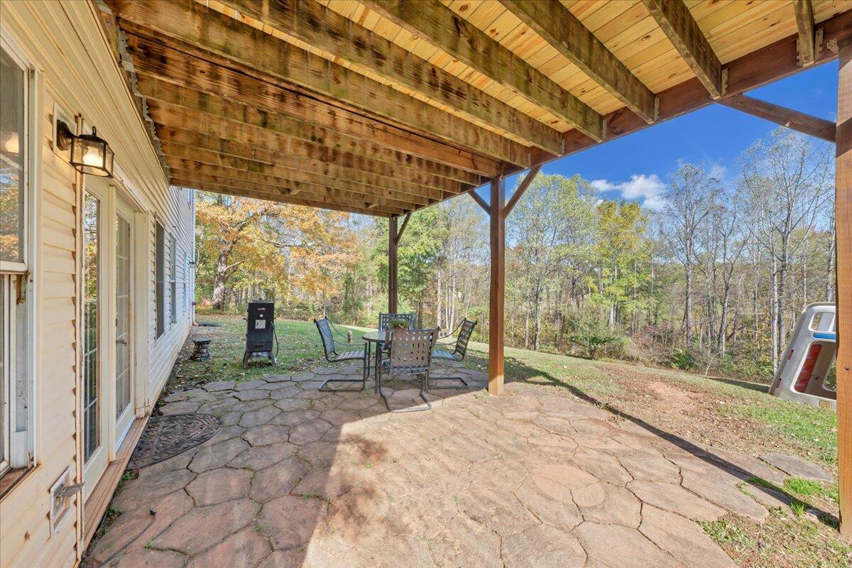 780 Farmington Road Hardy, VA 24101 - Photo 43 of 50 a very nice looking room with a large window
