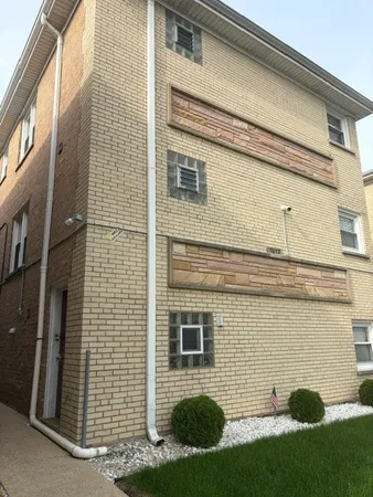 $1,800 | 7612 West Belmont Avenue, Unit 1N, Chicago, IL 60634