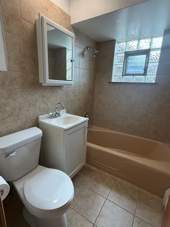 $1,800 | 7612 West Belmont Avenue, Unit 1N, Chicago, IL 60634