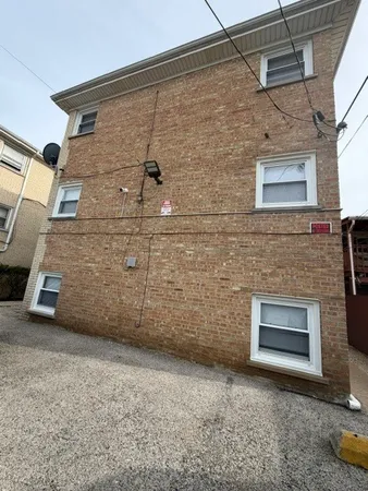 $1,800 | 7612 West Belmont Avenue, Unit 1N, Chicago, IL 60634