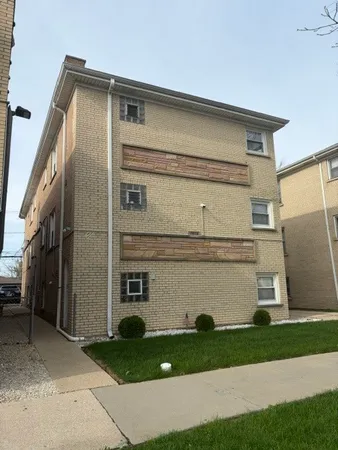 $1,800 | 7612 West Belmont Avenue, Unit 1N, Chicago, IL 60634
