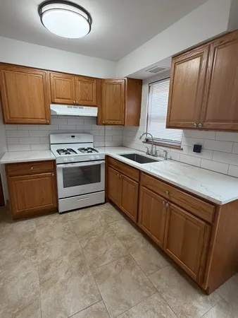 $1,800 | 7612 West Belmont Avenue, Unit 1N, Chicago, IL 60634