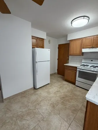 $1,800 | 7612 West Belmont Avenue, Unit 1N, Chicago, IL 60634