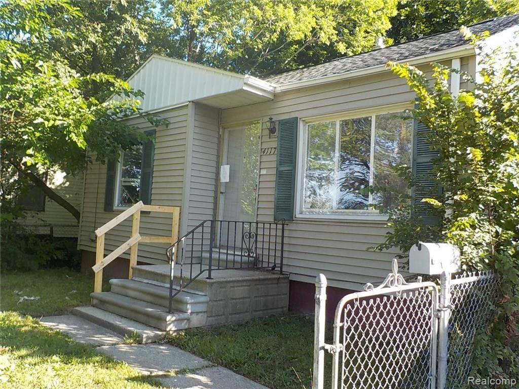 4117 Pengelly Road Flint, MI 48507 - Photo 1 of 14 DSCN8114.JPG
