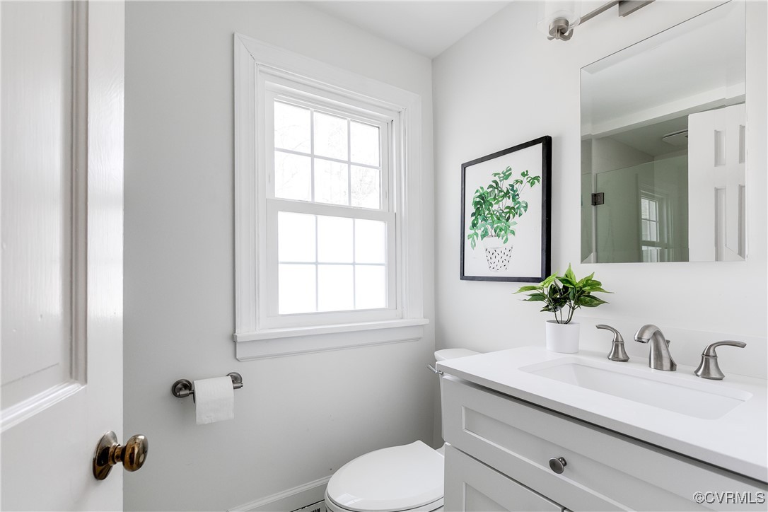 7914 Stuart Hall Road Henrico, VA 23229 - Photo 28 of 37 Upstairs bathroom