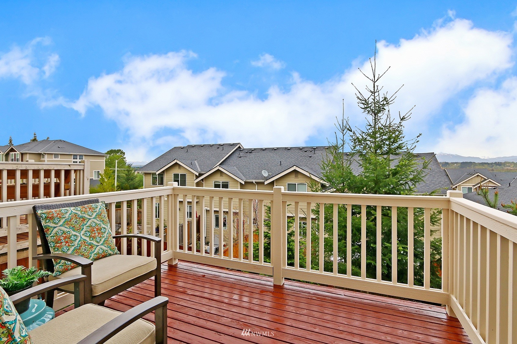517 Pilchuck Path Everett, WA 98201 - Photo 3 of 28 Gallery Image 3