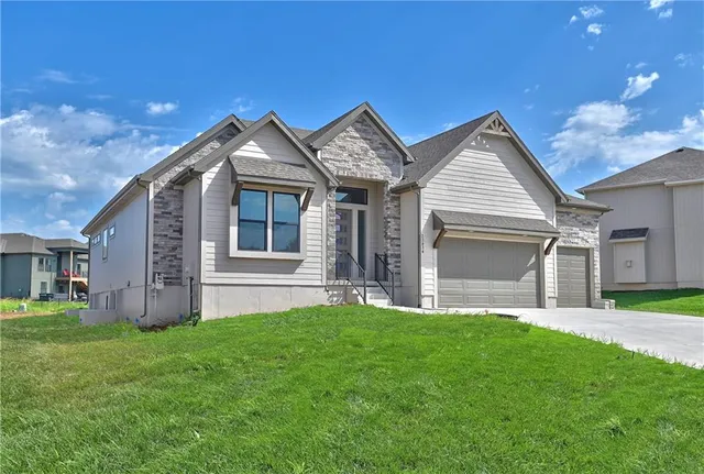 $831,775 | 24621 West 60th Street, Shawnee, KS 66226