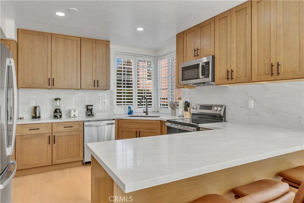 21 Lakefront Irvine, CA 92604 - Photo 10 of 39