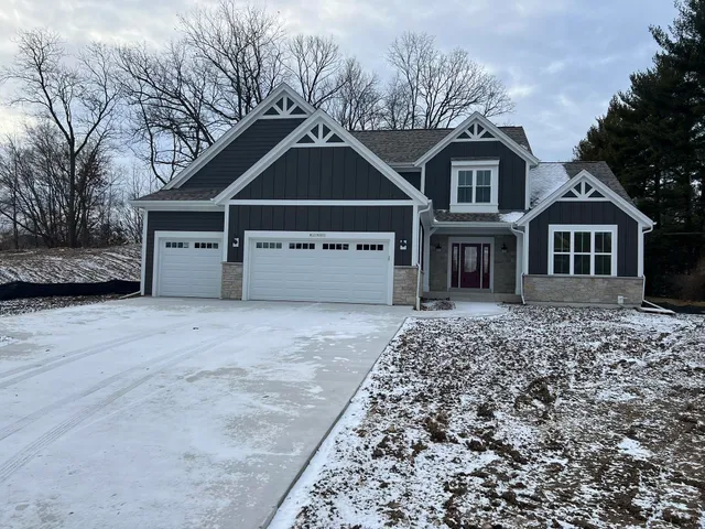 $819,900 | W221-n3075 Greenwood Road, Waukesha, WI 53186