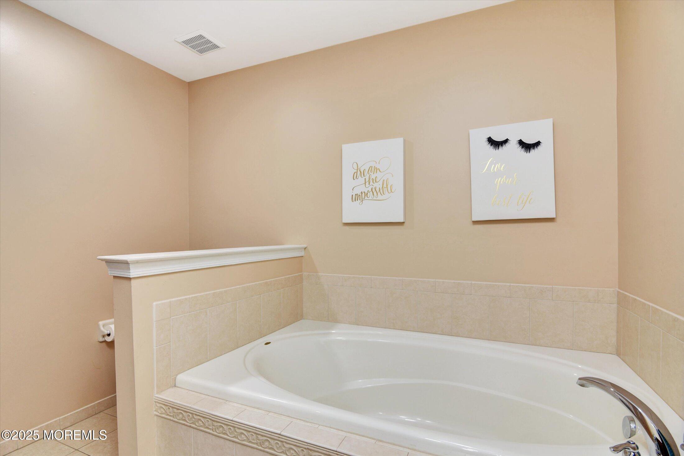 45 Brookfield Drive Jackson, NJ 08527 - Photo 29 of 39 a bathroom with a bathtub
