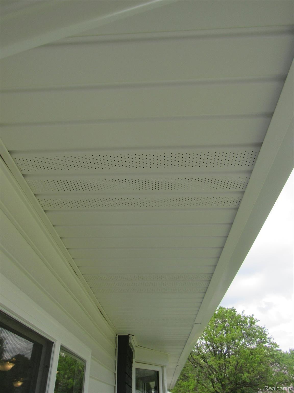 6764 Harding Street Taylor, MI 48180 - Photo 28 of 37 DETAIL,DETAIL,DETAIL...Eaves wrapped in Vinyl!! Maintenance free!!