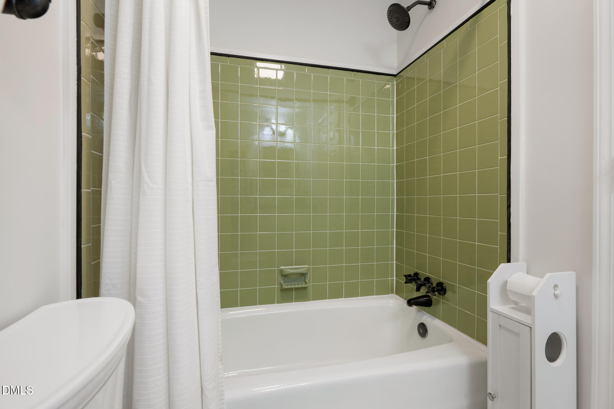 1902 White Plains Road Chapel Hill, NC 27517 - Photo 36 of 53 a bathroom with a bathtub and shower
