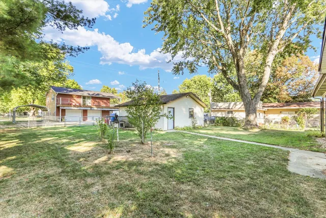 a view of a house with a yard