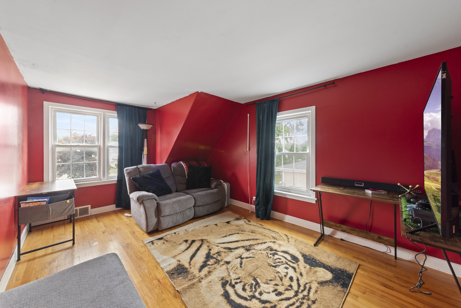 11030 Austin Avenue Chicago Ridge, IL 60415 - Photo 14 of 17 a living room with furniture and a window