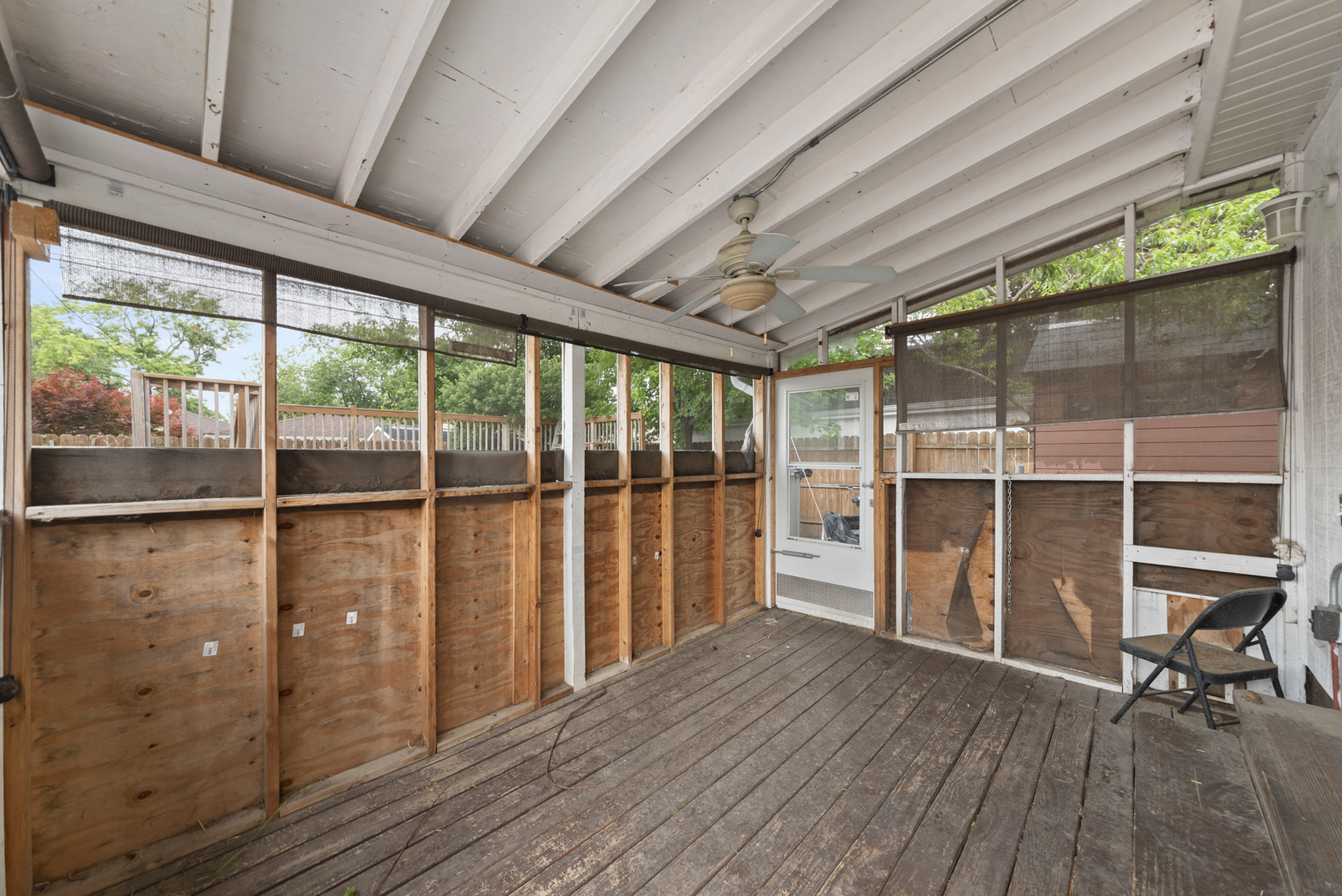 11030 Austin Avenue Chicago Ridge, IL 60415 - Photo 9 of 17 a view of a balcony with wooden floor