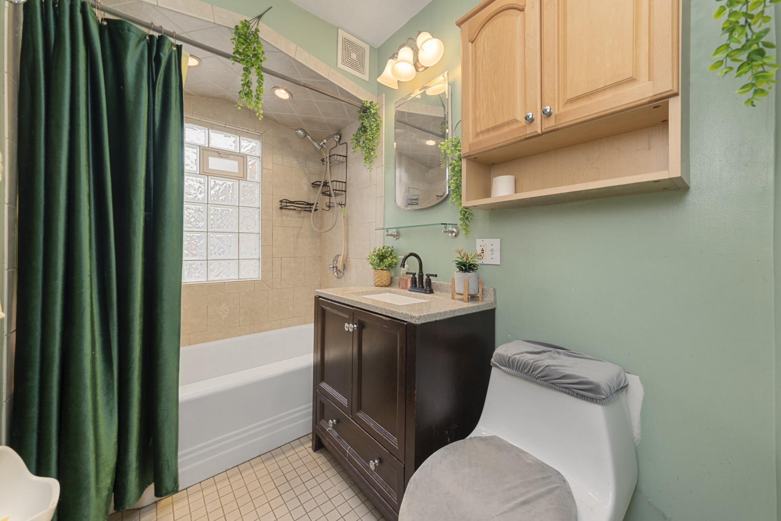 11030 Austin Avenue Chicago Ridge, IL 60415 - Photo 10 of 17 a bathroom with a sink toilet and shower