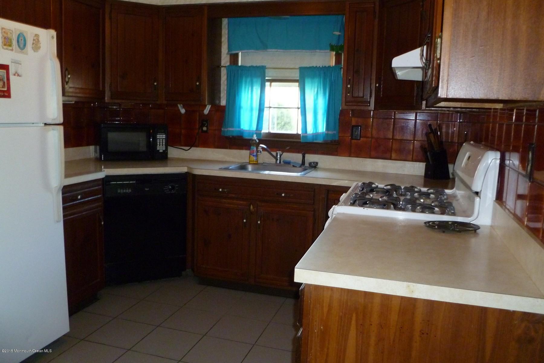 50 White Road Shrewsbury, NJ 07702 - Photo 6 of 16 Image00004