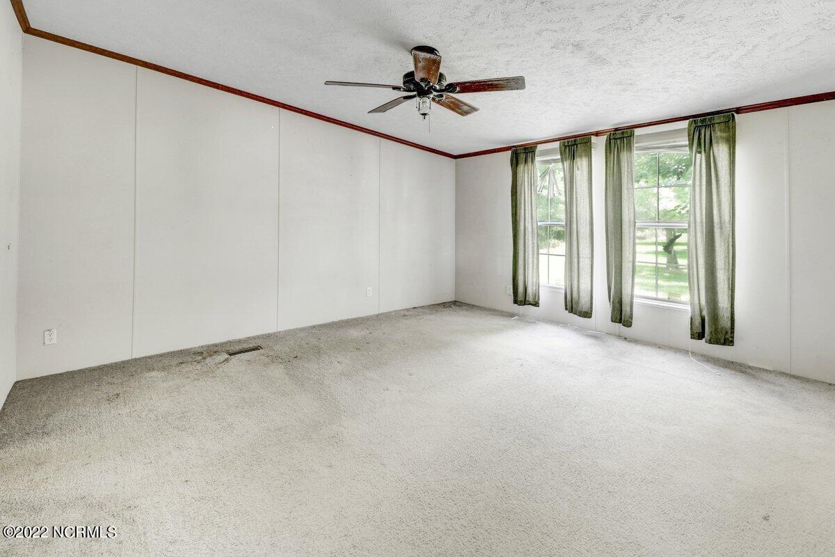 827 Spring Creek Road Aurora, NC 27806 - Photo 17 of 29 827 Spring Creek Rd-24