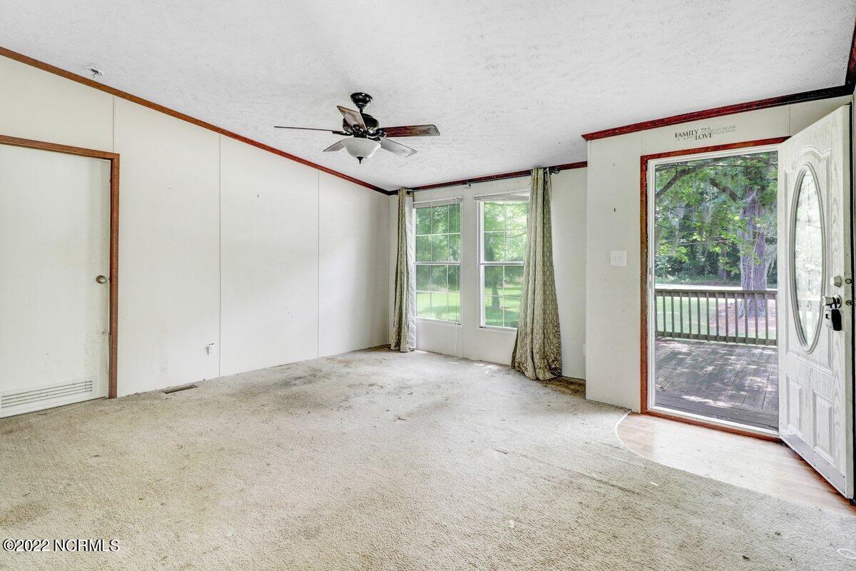 827 Spring Creek Road Aurora, NC 27806 - Photo 4 of 29 827 Spring Creek Rd-11