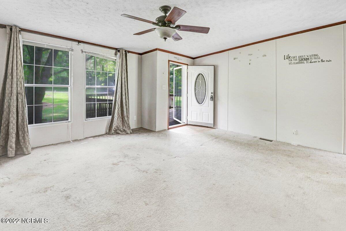 827 Spring Creek Road Aurora, NC 27806 - Photo 5 of 29 827 Spring Creek Rd-12