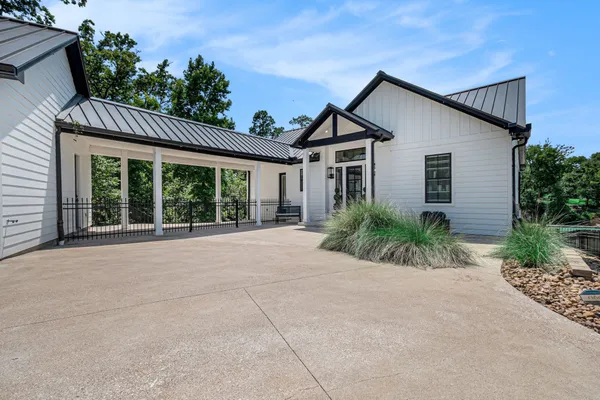 $1,325,000 | 111 Seagull Path, Point Blank, TX 77364