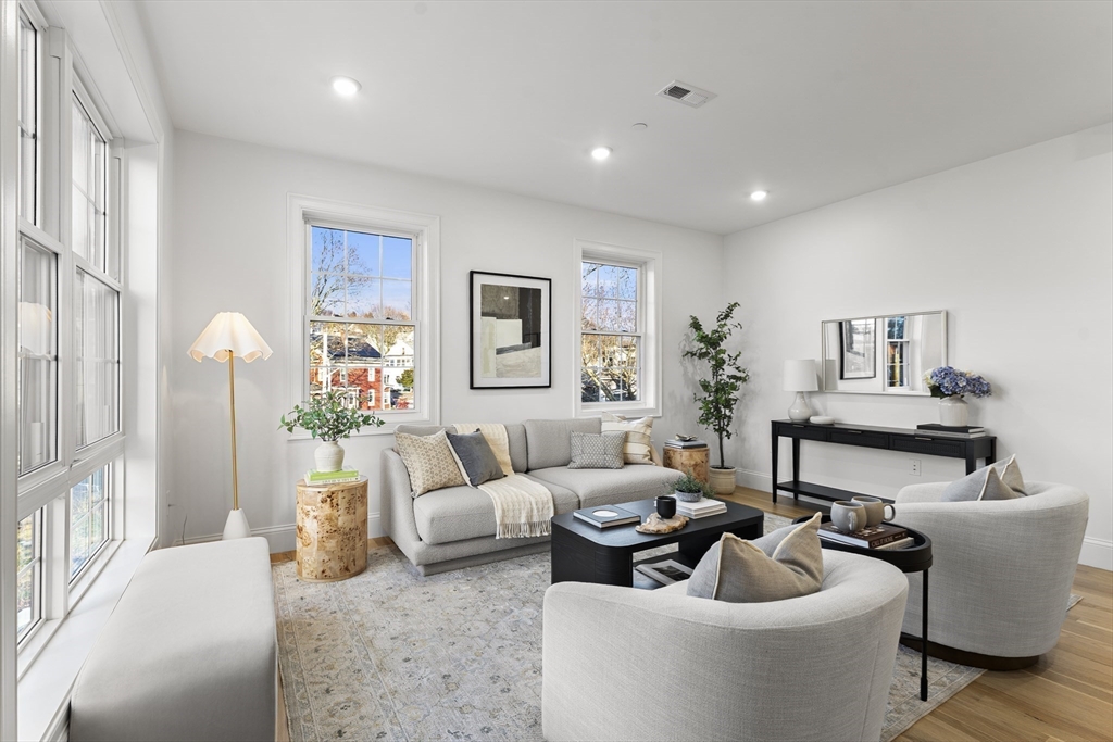 272 Lincoln Street, Unit 301 Marlborough, MA 01752 - Photo 4 of 30 a living room with furniture and a potted plant