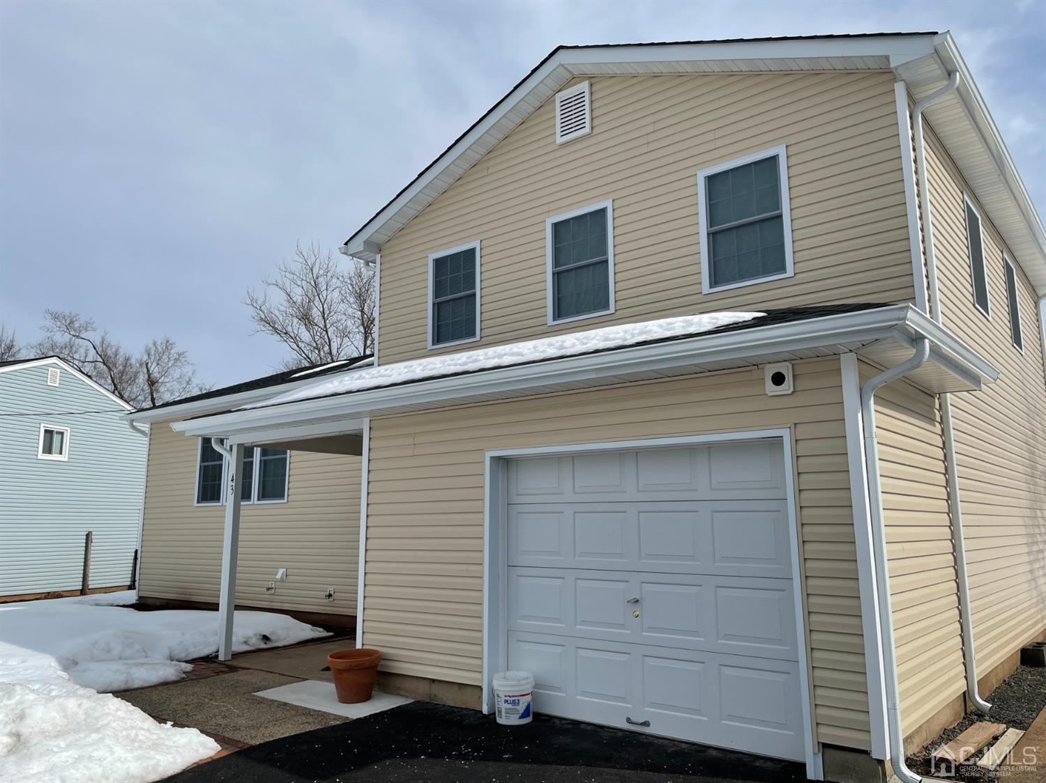 43 Hunt Road Somerset, NJ 08873 - Photo 3 of 21 a front view of a house