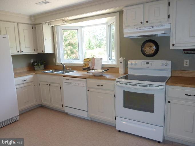 13830 Penn Shop Road Mount Airy, MD 21771 - Photo 17 of 21 Kitchen