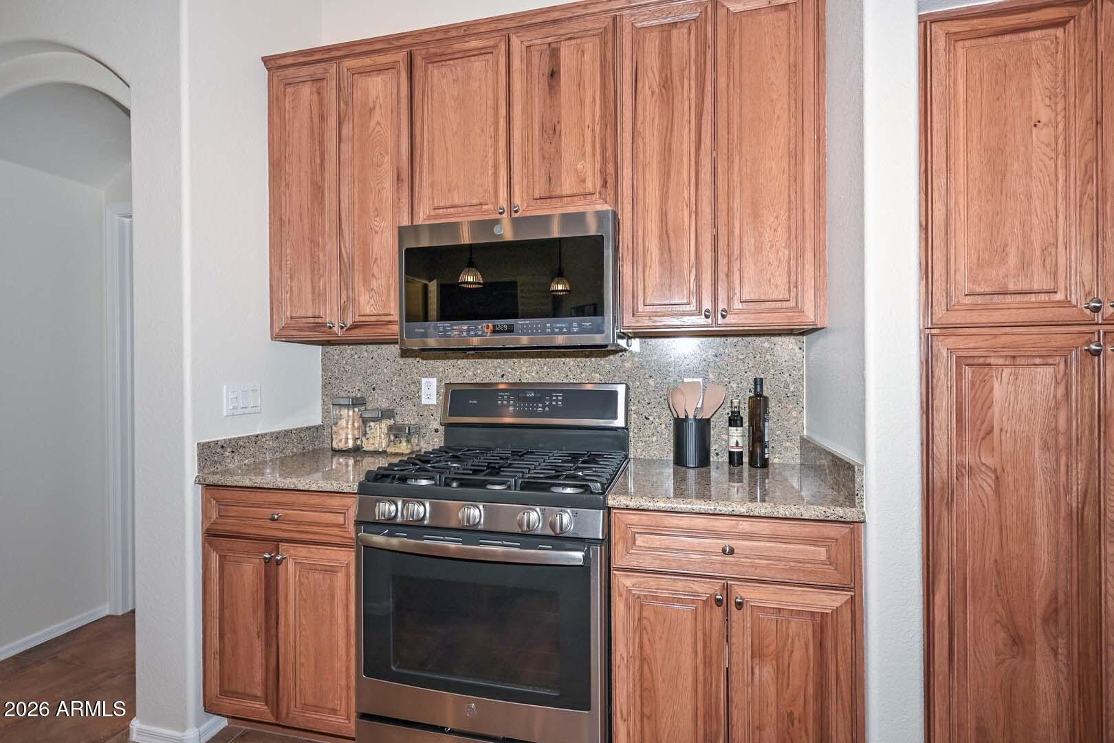 16081 Piccadilly Road Goodyear, AZ 85395 - Photo 9 of 47 Kitchen-Range