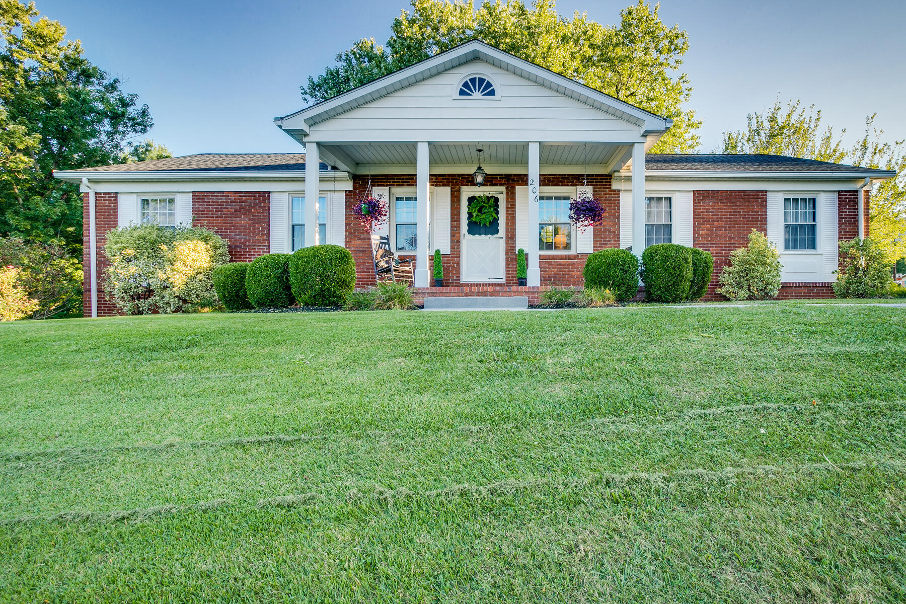 206 Mayflower Road Johnson City, TN 37601 - Photo 1 of 47 001