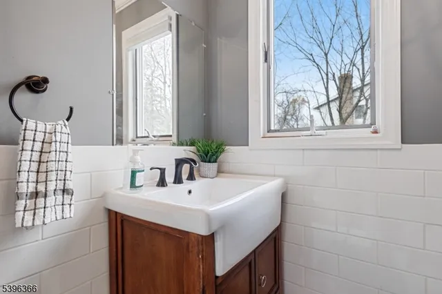 $1,100,000 | 69 Colonial Road, Wayne, NJ 07470