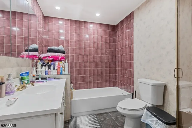 $1,100,000 | 69 Colonial Road, Wayne, NJ 07470