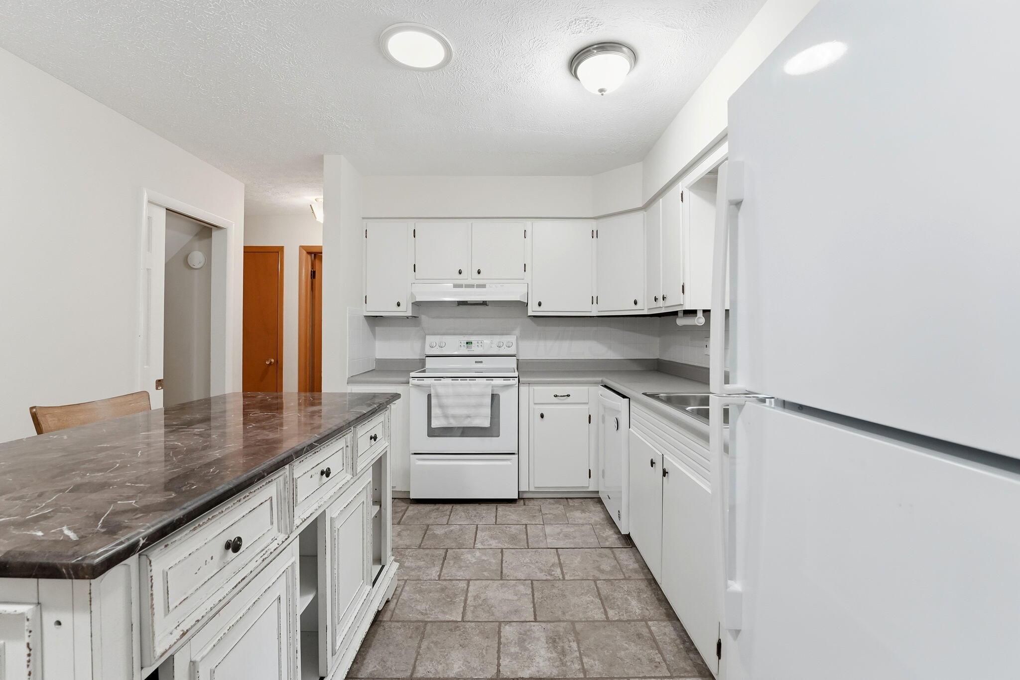 854 South Section Line Road Delaware, OH 43015 - Photo 18 of 60 Kitchen
