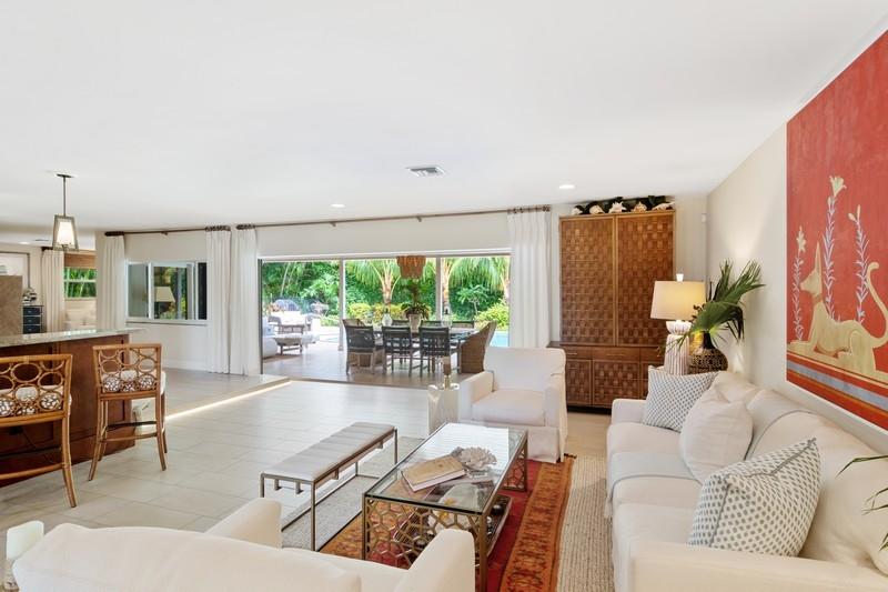 183 Beacon Lane Jupiter Inlet Colony, FL 33469 - Photo 12 of 39 08_183BeaconLane_10001_LivingRoom_FlexML