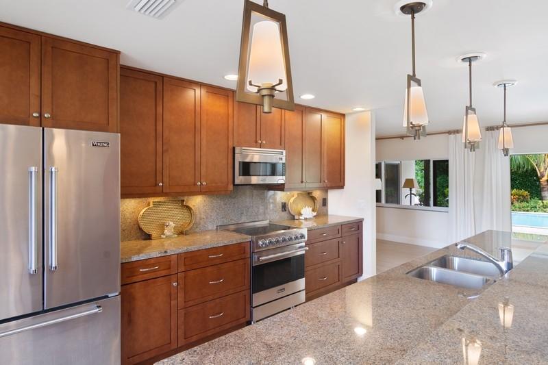 183 Beacon Lane Jupiter Inlet Colony, FL 33469 - Photo 15 of 39 12_183BeaconLane_177003_Kitchen_FlexMLS8