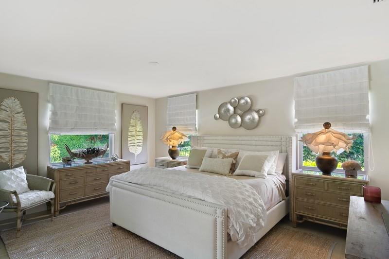 183 Beacon Lane Jupiter Inlet Colony, FL 33469 - Photo 21 of 39 17_183BeaconLane_14_PrimaryBedroom_FlexM