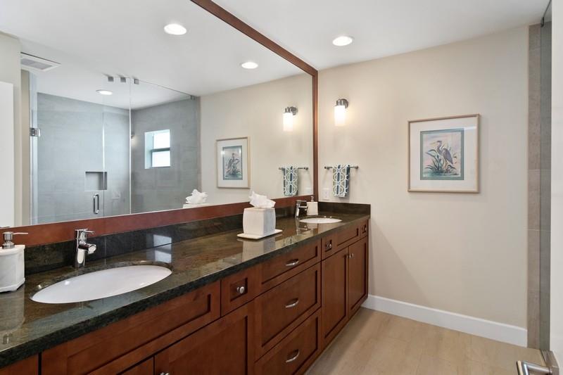 183 Beacon Lane Jupiter Inlet Colony, FL 33469 - Photo 24 of 39 20_183BeaconLane_13_PrimaryBathroom_Flex