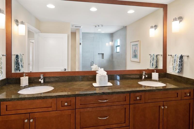 183 Beacon Lane Jupiter Inlet Colony, FL 33469 - Photo 25 of 39 21_183BeaconLane_168_PrimaryBathroom_Fle
