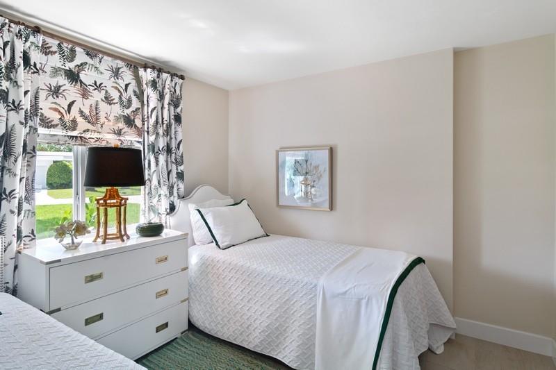 183 Beacon Lane Jupiter Inlet Colony, FL 33469 - Photo 27 of 39 23_183BeaconLane_153001_2ndBedroom_FlexM