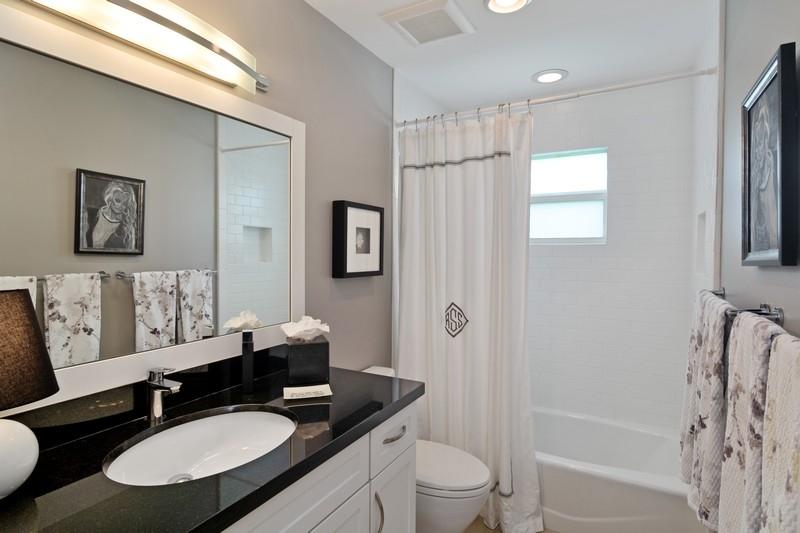 183 Beacon Lane Jupiter Inlet Colony, FL 33469 - Photo 29 of 39 25_183BeaconLane_8_Bathroom_FlexMLS800x6