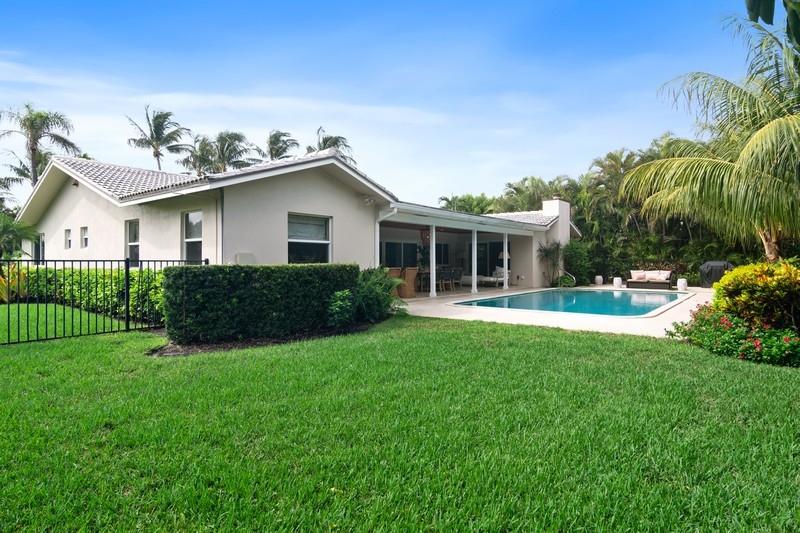 183 Beacon Lane Jupiter Inlet Colony, FL 33469 - Photo 38 of 39 34_183BeaconLane_59_RearView_FlexMLS800x