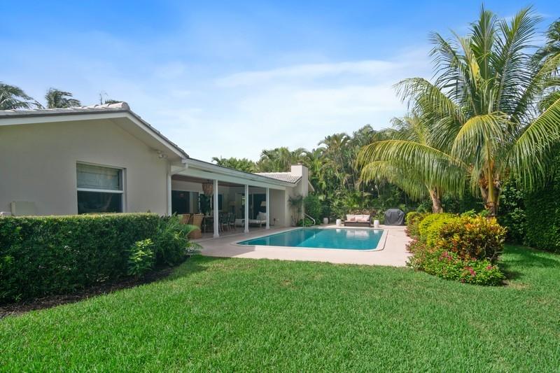 183 Beacon Lane Jupiter Inlet Colony, FL 33469 - Photo 39 of 39 35_183BeaconLane_26_BackYard_FlexMLS800x