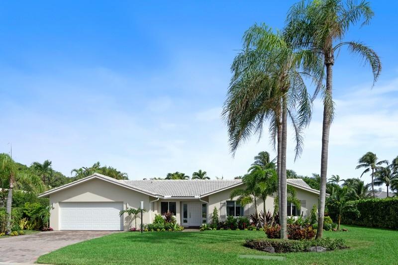 183 Beacon Lane Jupiter Inlet Colony, FL 33469 - Photo 4 of 39 01_183BeaconLane_57_FrontView_FlexMLS800