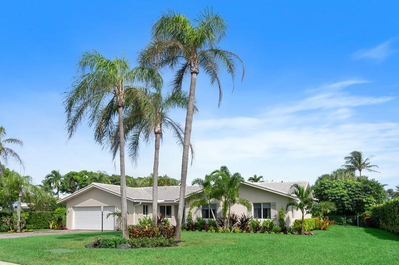 183 Beacon Lane Jupiter Inlet Colony, FL 33469 - Photo 5 of 39 05_183BeaconLane_577_FrontView_FlexMLS80