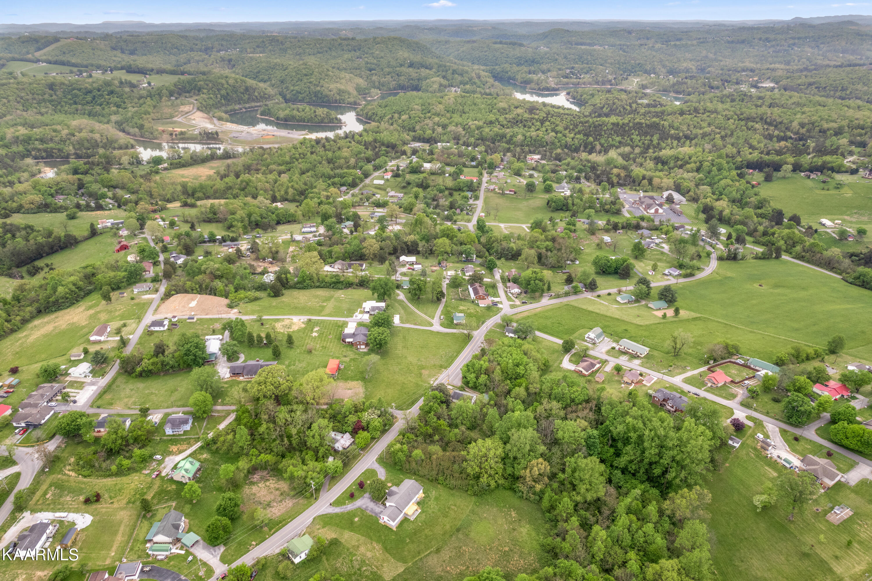 396 Demory Road La Follette, TN 37766 - Photo 5 of 34 + Air-4