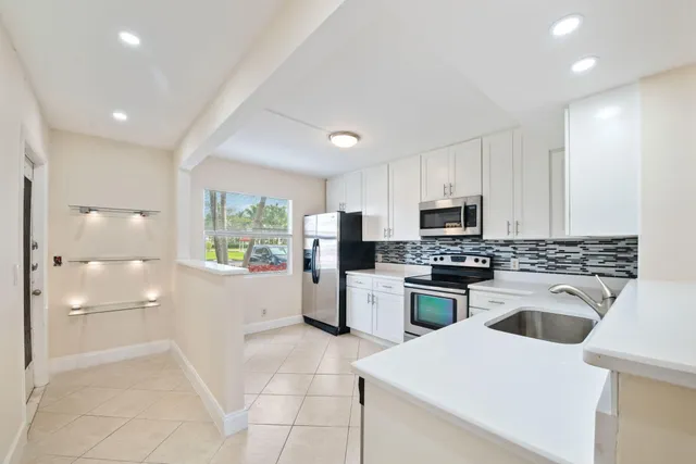 $299,000 | 1090 Guildford East, Unit 1090, Boca Raton, FL 33434