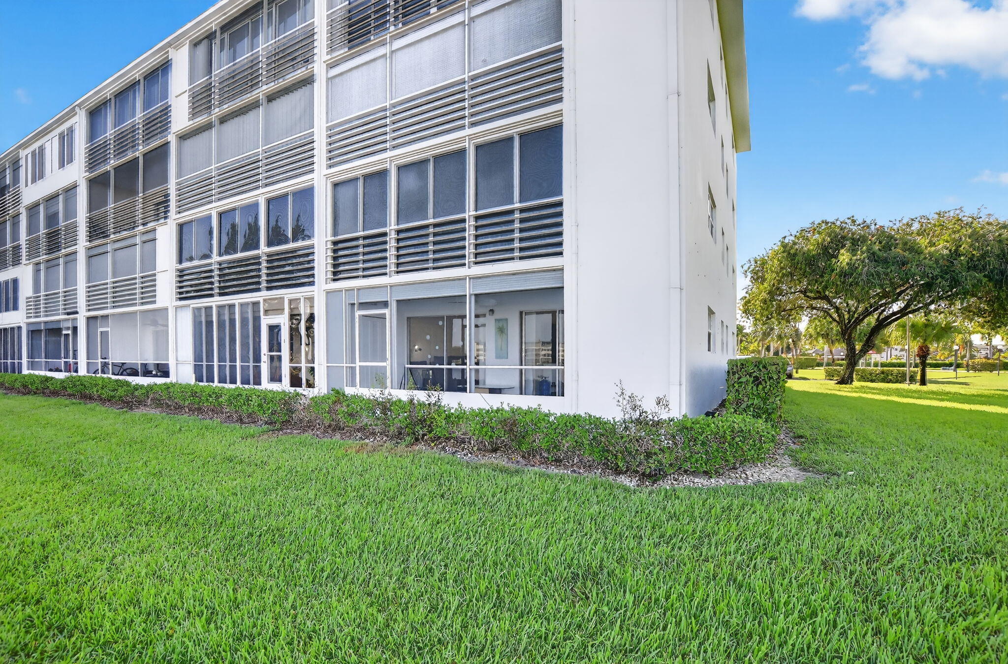 1090 Guildford East, Unit 1090 Boca Raton, FL 33434 - Photo 16 of 33 28-web-or-mls-DSC_0912