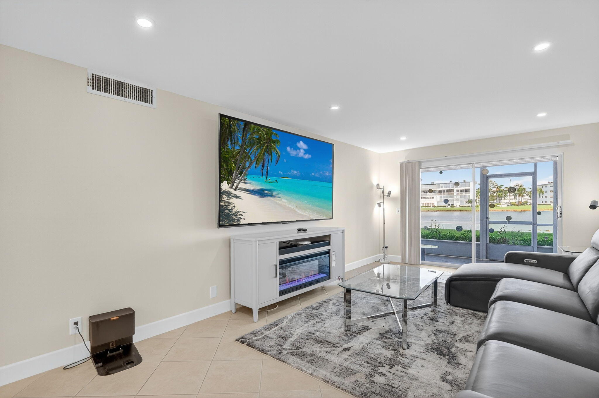 1090 Guildford East, Unit 1090 Boca Raton, FL 33434 - Photo 20 of 33 12-web-or-mls-DSC_0854