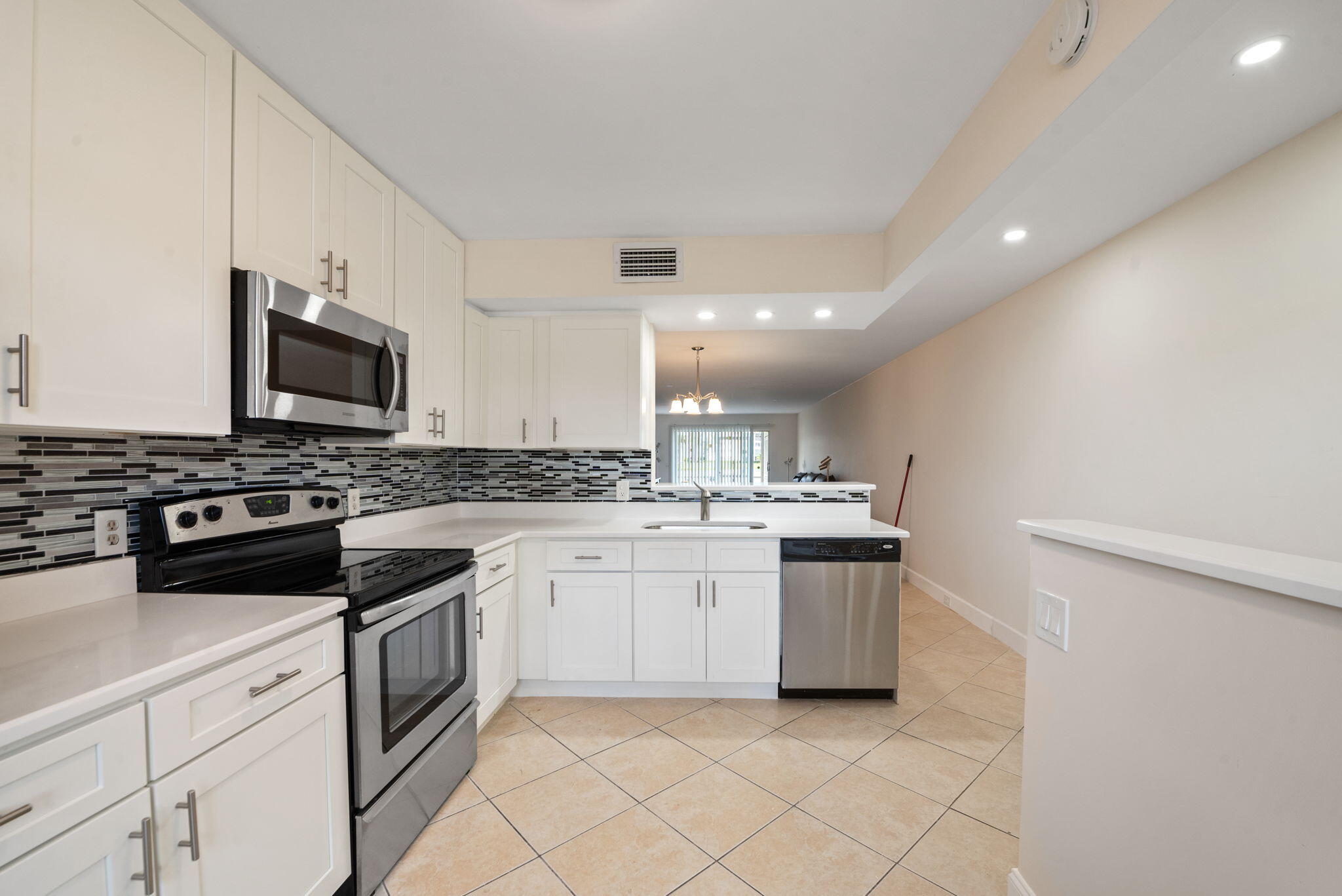 1090 Guildford East, Unit 1090 Boca Raton, FL 33434 - Photo 2 of 33 6-web-or-mls-1090-guilford-e